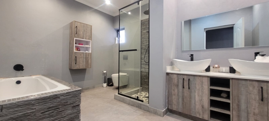 3 Bedroom Property for Sale in Levallia Western Cape